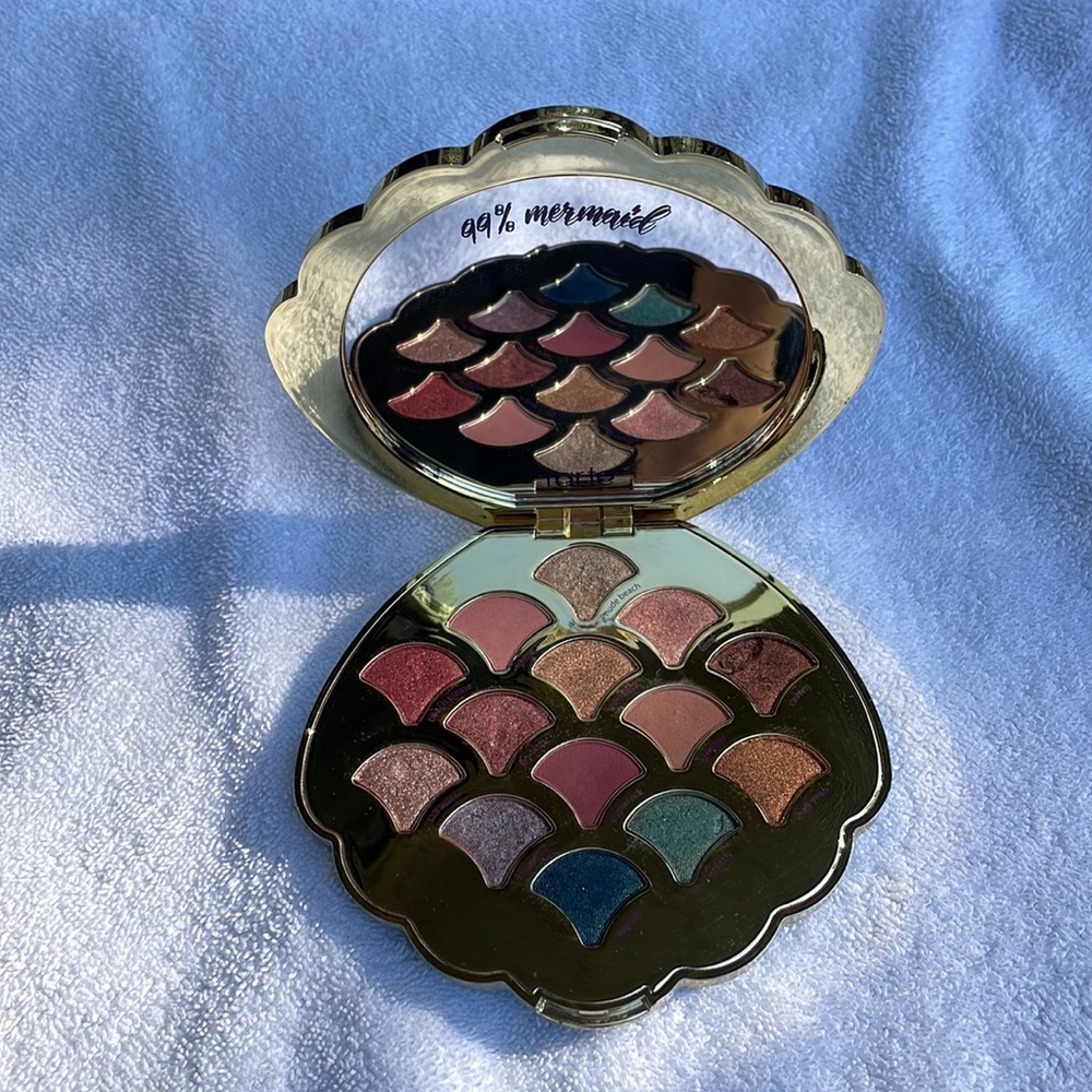 Tarte be a Mermaid and Make Waves eyeshadow pallet
